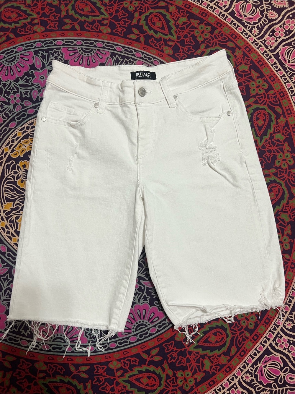 Buffalo David Bitton size 4/27 Ladies' Distressed Bermuda Short in White